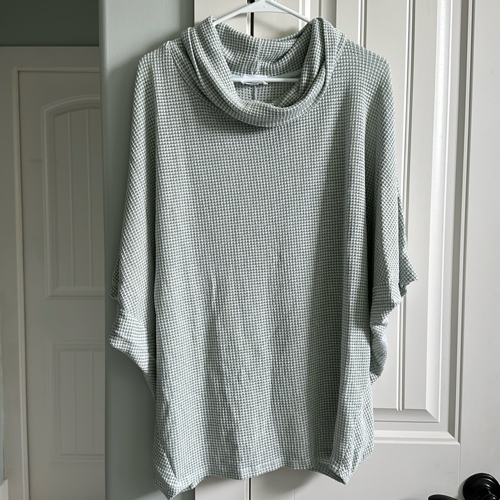 NWOT SEAFOAM GREEN EMMA AND OLIVIA LOS ANGELES SUMMER PONCHO POP-OVER